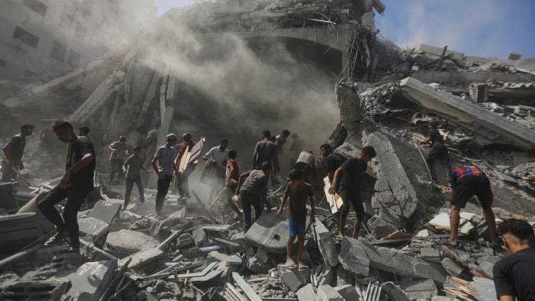 «Η Γάζα σβήνεται από τον χάρτη»: Αμείωτες οι επιθέσεις του ισραηλινού στρατού