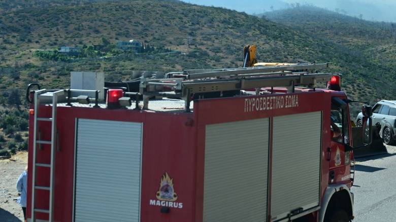 Φωτιά σε εξωτερικό χώρο επιχείρησης στο Μενίδι - Κυκλοφοριακές ρυθμίσεις