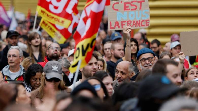 Σε απεργιακό κλοιό η Γαλλία την Πέμπτη - 80.000 αστυνομικοί στους δρόμους