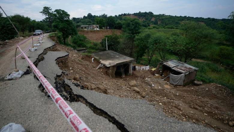 Σφοδρές βροχές και καταιγίδες στην Ινδία - Τουλάχιστον 15 οι νεκροί από κατολισθήσεις