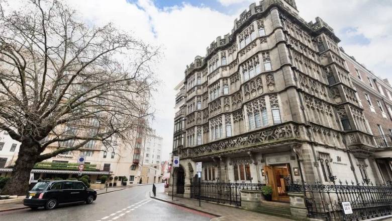 Τι κρύβουν οι βαθύπλουτοι στις θυρίδες τους;  Μια ξενάγηση στο απόρθητο θησαυροφυλάκιο του Λονδίνου