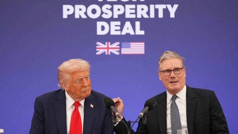 Στάρμερ σε Τραμπ: «Είστε μεταξύ φίλων» - «Αδιάρρηκτοι οι δεσμοί», λέει ο πρόεδρος των ΗΠΑ