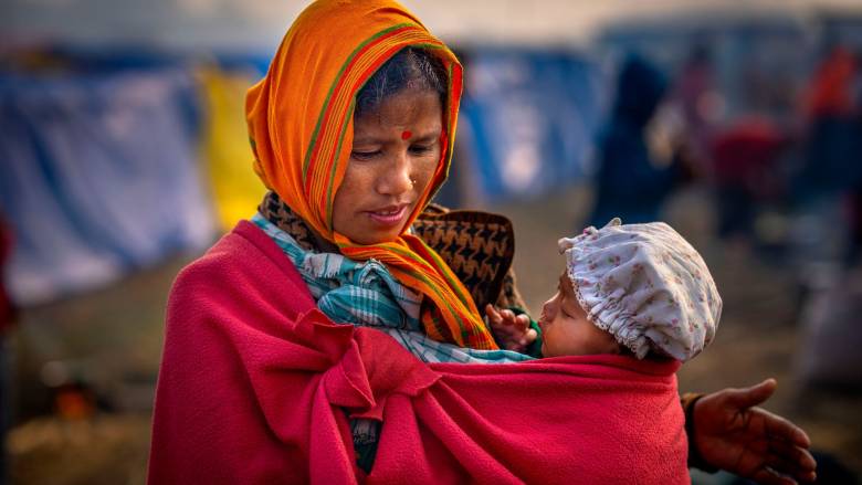 Μάχη για τη ζωή του δίνει βρέφος 20 ημερών που βρέθηκε θαμμένο ζωντανό στην Ινδία