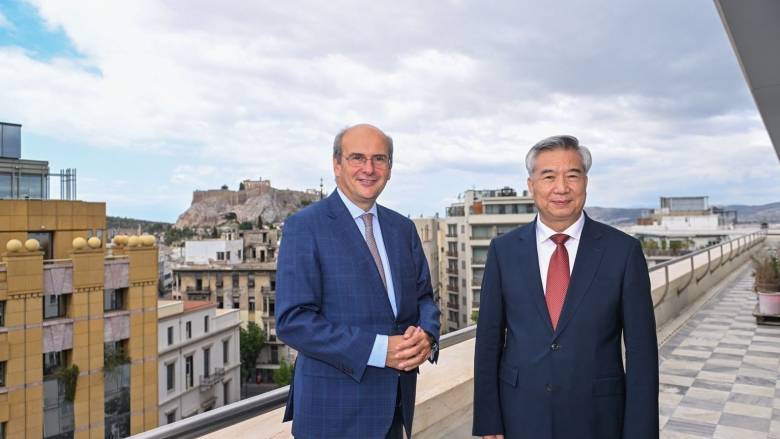 Συνάντηση Χατζηδάκη με ανώτερo αξιωματούχο του ΚΚ Κίνας - Τα θέματα που συζητήθηκαν