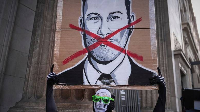 Ο Τραμπ στο στόχαστρο παρουσιαστών μετά την αναστολή της εκπομπής του Τζίμι Κίμελ