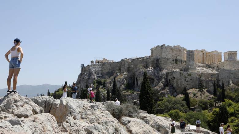 ΙΝΣΕΤΕ: Στα 32,4 δισ. ευρώ η συνεισφορά του τουρισμού στο ΑΕΠ το 2025