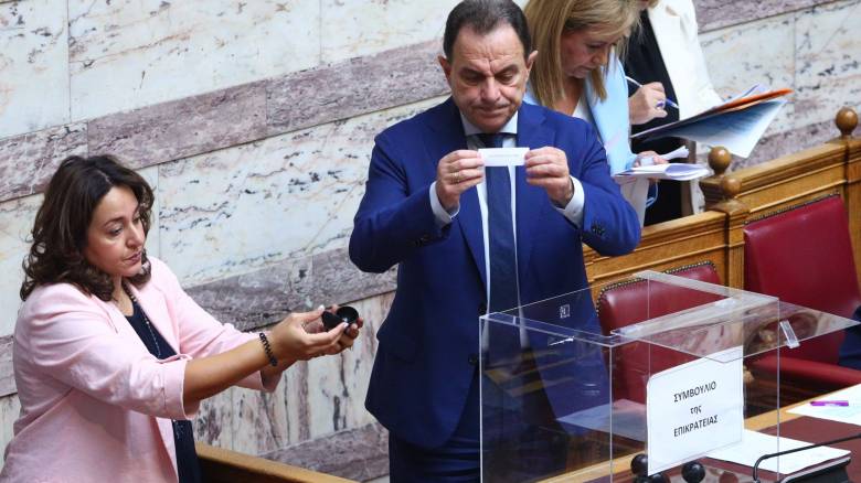 Κληρώθηκαν τα μέλη του Δικαστικού Συμβουλίου για την εξέταση της εμπλοκής Καραμανλή στα Τεμπη