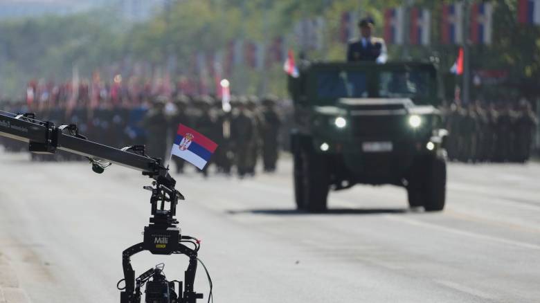 Σερβία: Οπλικά συστήματα από Κίνα, Ρωσία, Ισραήλ και Γαλλία στην μεγάλη στρατιωτική παρέλαση