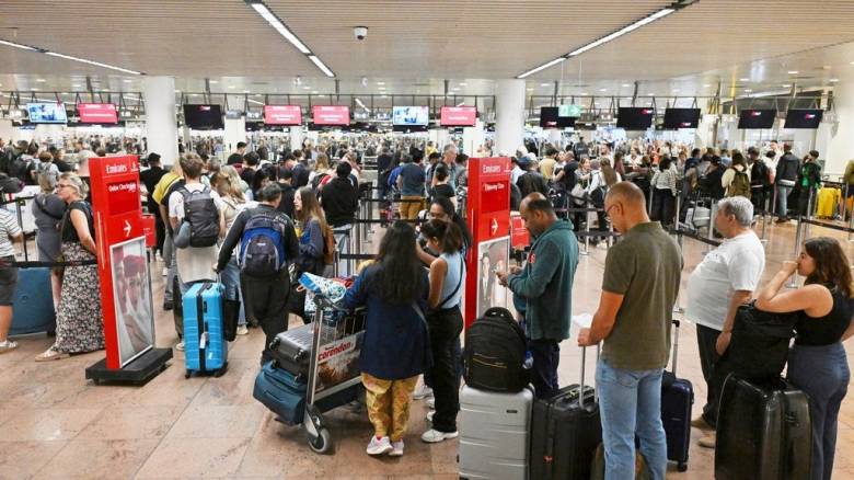 Πάνω από 600 πτήσεις ακυρώθηκαν λόγω της κυβερνοεπίθεσης στο Χίθροου - Ακυρώσεις και στις Βρυξέλλες