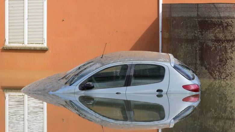 Κύμα κακοκαιρίας πλήττει την Ιταλία: Υπερχείλισε χείμαρρος, πλημμύρισαν δρόμοι, αγνοείται γυναίκα