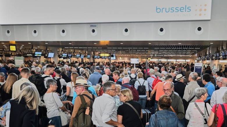 «Είμαστε ευάλωτοι»: Τι λέει ειδικός κυβερνοασφάλειας για την επίθεση σε αεροδρόμια