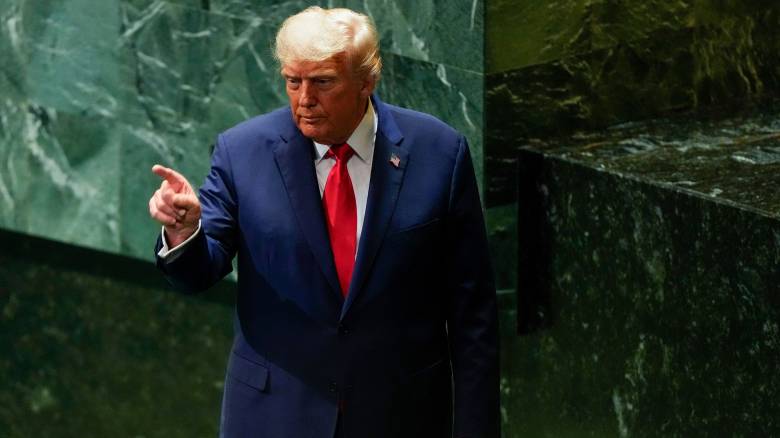 Τραμπ κατά πάντων: Βέλη σε ΟΗΕ και ΕΕ - Σκληραίνει τη στάση του εναντίον Πούτιν