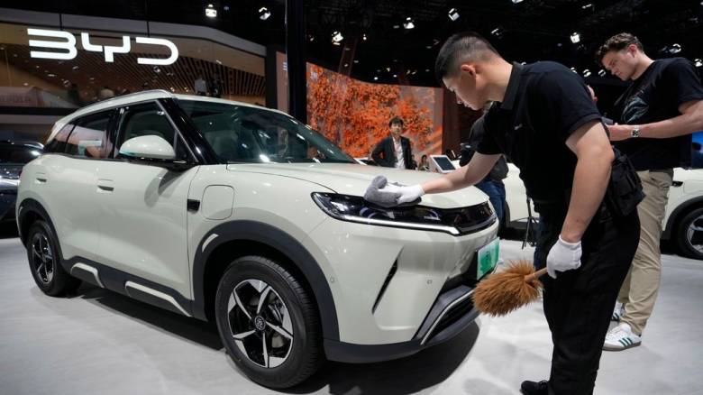 Ο Γουόρεν Μπάφετ «εξαργύρωσε» την επένδυση των 415 εκατ. δολαρίων στην BYD