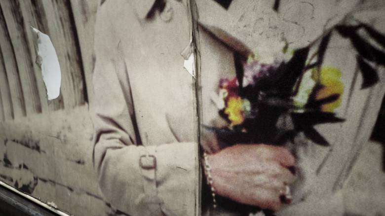 Φθορές στην αφίσα της Μελίνας Μερκούρη στο Μετρό της Ακρόπολης - Η ανακοίνωση της ΣΤΑΣΥ