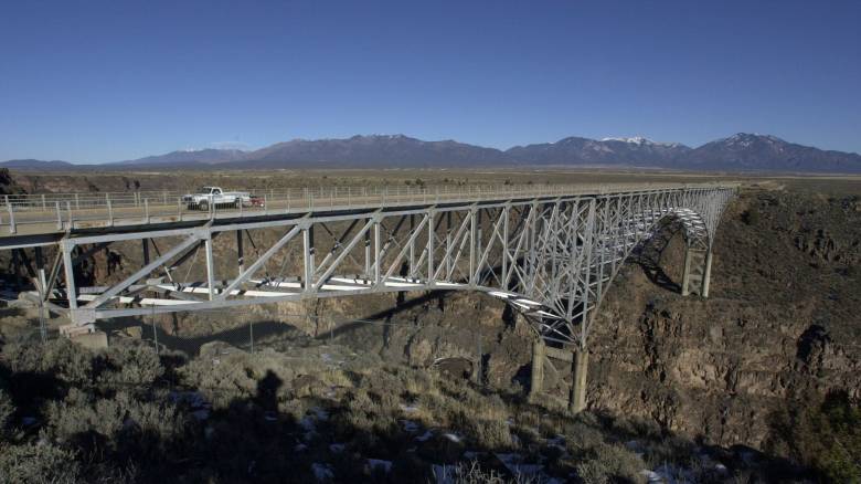 Γέφυρα-ορόσημο στο Νέο Μεξικό κλείνει για τους πεζούς μετά από αρνητικό «ρεκόρ» αυτοκτονιών