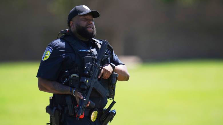 ΗΠΑ: Ελεύθερος σκοπευτής πυροβόλησε εγκαταστάσεις της ICE- Υπάρχουν νεκροί και τραυματίες