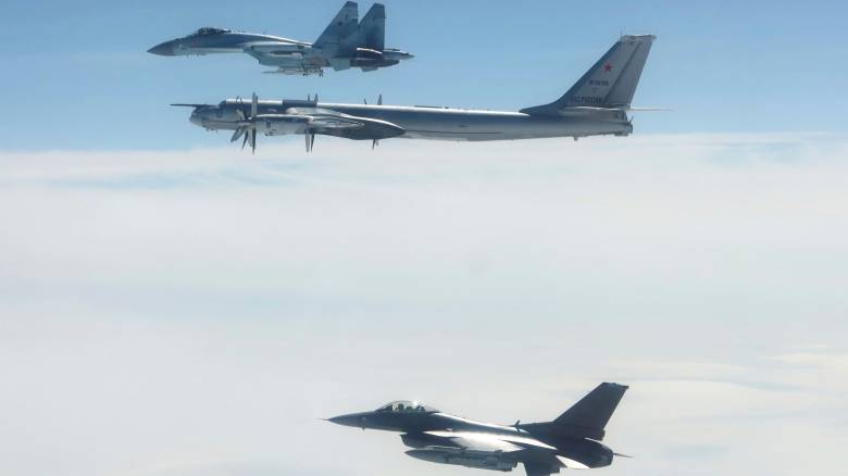 Σε δύο «στρατόπεδα» το ΝΑΤΟ για την αντιμετώπιση των ρωσικών παραβιάσεων: Κατάρριψη ή αυτοσυγκράτηση