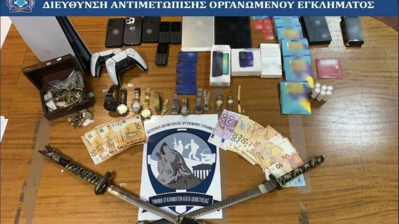 Εξαρθρώθηκε σπείρα που έκλεβε ηλικιωμένους με τη μέθοδο της απασχόλησης - Στο μισό εκατ. ευρώ η λεία