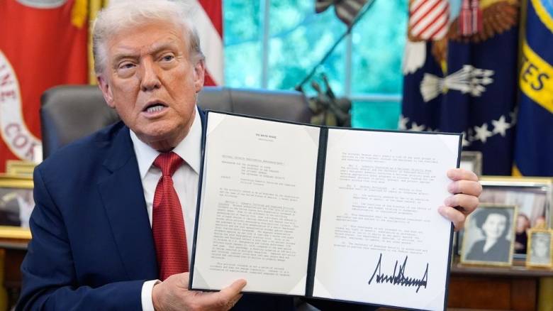 Ο Τραμπ επαναφέρει τη θανατική ποινή στην Ουάσινγκτον - Τι αναφέρει το υπόμνημα που υπέγραψε