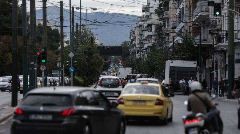 Καραμπόλα 8 οχημάτων στην Λεωφόρο Αλεξάνδρας - Μποτιλιάρισμα στην Πατησίων