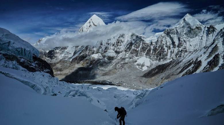 Πολωνός ορειβάτης έγινε ο πρώτος άνθρωπος που κατέβηκε το Έβερεστ με σκι χωρίς φιάλη οξυγόνου