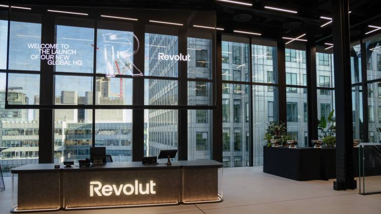 Revolut: Τα μεγάλα επενδυτικά πλάνα, το «στοίχημα» των επιχειρήσεων και το ελληνικό ΙΒΑΝ