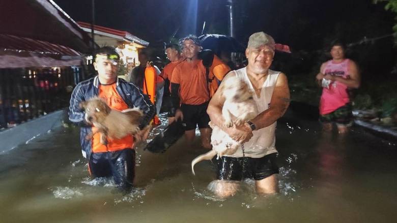 Εικόνες καταστροφής μετά το πέρασμα τυφώνα στις Φιλιππίνες - Έντεκα νεκροί