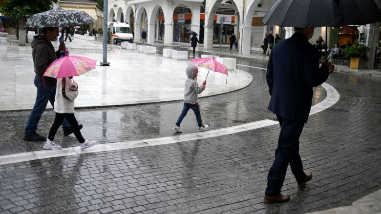 Καιρός σήμερα: Βροχές και καταιγίδες μέχρι το απόγευμα - Πού θα επιμείνει η κακοκαιρία