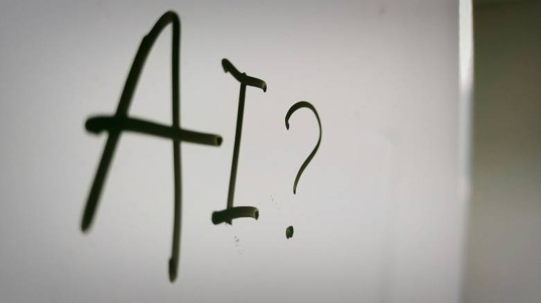 Τι είναι το «Χρέος ΑΙ» και πώς επηρεάζει τις επιχειρήσεις σε όλους τους κλάδους