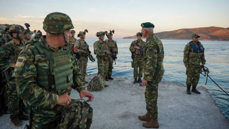 Ένοπλες Δυνάμεις: Όλες οι αλλαγές σε θητεία και μισθολόγιο - Η νέα δομή και η στράτευση γυναικών