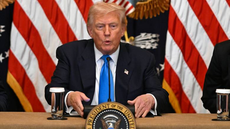 ΗΠΑ: Ο Τραμπ βάζει δασμούς σε ξυλεία και ξύλινα προϊόντα - Πότε τίθενται σε ισχύ