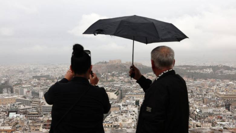 Καιρός: «Ποδαρικό» του Οκτώβρη με βροχές, καταιγίδες και βοριάδες