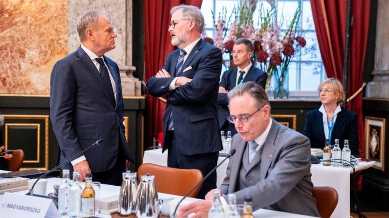 Σύνοδος Κορυφής: Αντιπαραθέσεις των Ευρωπαίων ηγετών για άμυνα και ρωσικά περιουσιακά στοιχεία