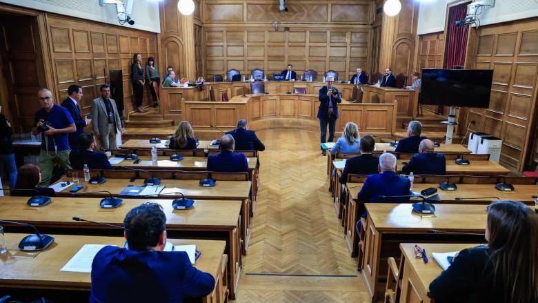 Νέος κύκλος αντιπαράθεσης ΝΔ - αντιπολίτευσης με φόντο την κατάθεση Μυλωνάκη στην Εξεταστική