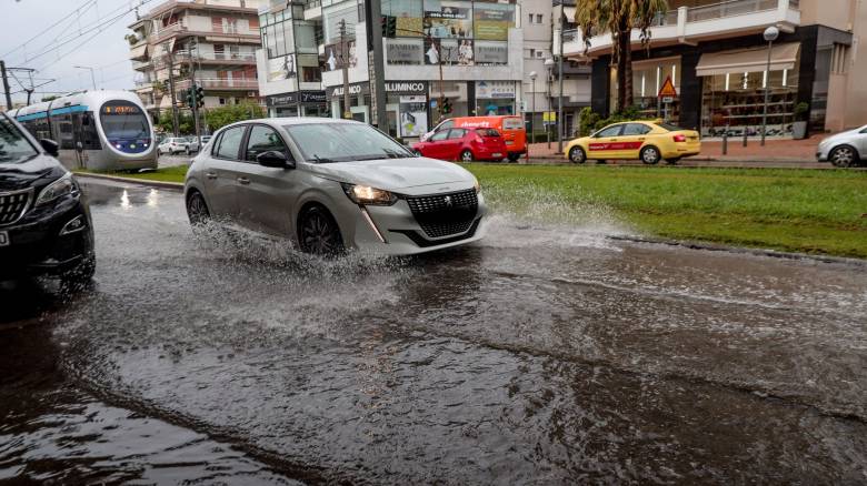 Κακοκαιρία στην Αττική: Πού εντοπίζονται προβλήματα - Πώς θα εξελιχθεί