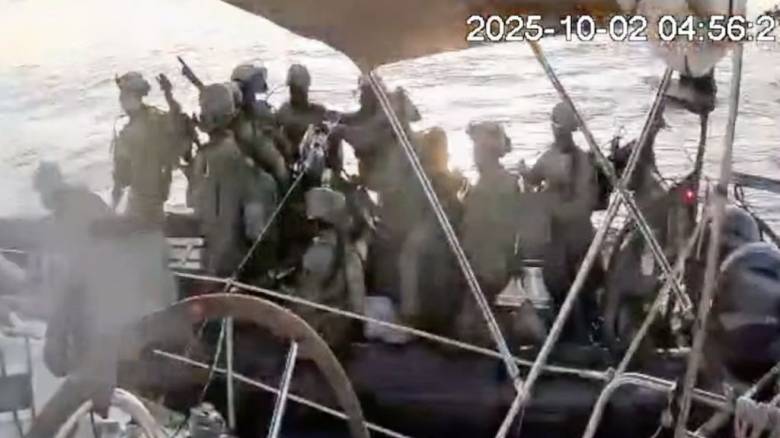 Αναχαίτιση στολίσκου στη Γάζα: Νέα πλάνα από το ισραηλινό ρεσάλτο στο ελληνικό πλοίο «Π. Φύσσας»