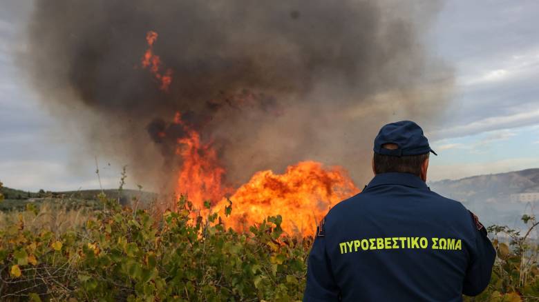 Σε ύφεση η φωτιά στο Ηράκλειο Κρήτης - Παραμένει στο σημείο η Πυροσβεστική