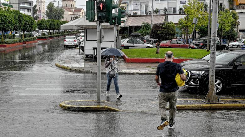 Επελαύνει η 48ωρη κακοκαιρία με ισχυρές καταιγίδες: 112 στη Λακωνία, πώς θα κινηθεί