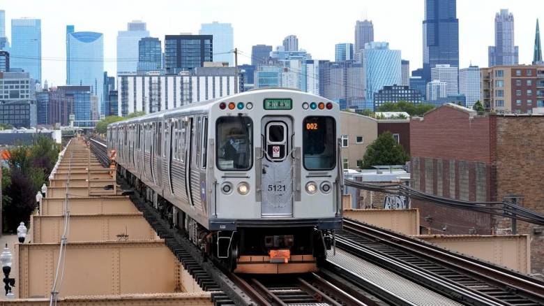 Τραμπ: Πάγωσε τη χρηματοδότηση πάνω από 2 δισ. για τα εναέρια τρένα στο Σικάγο