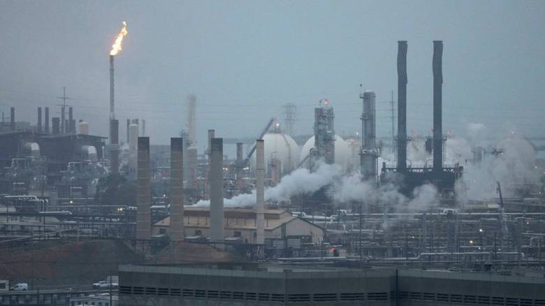 Συναγερμός στην Καλιφόρνια: Φωτιά σε διυλιστήριο της Chevron στο Ελ Σεγκούντο