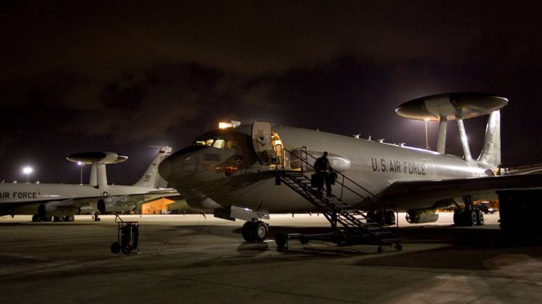 Πώς ενισχύει το ΝΑΤΟ την ανατολική πτέρυγα - Τι κατέγραψε το CNNi σε πτήση παρακολούθησης