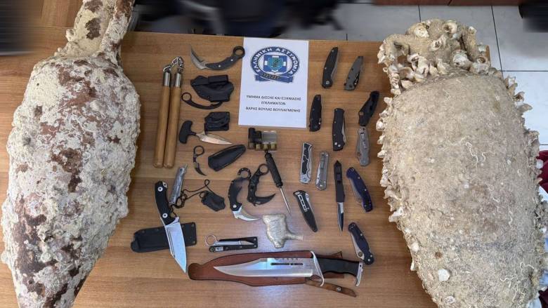 Συνελήφθη 47χρονος στη Βουλιαγμένη - Κατασχέθηκαν μαχαίρια και αρχαίοι αμφορείς