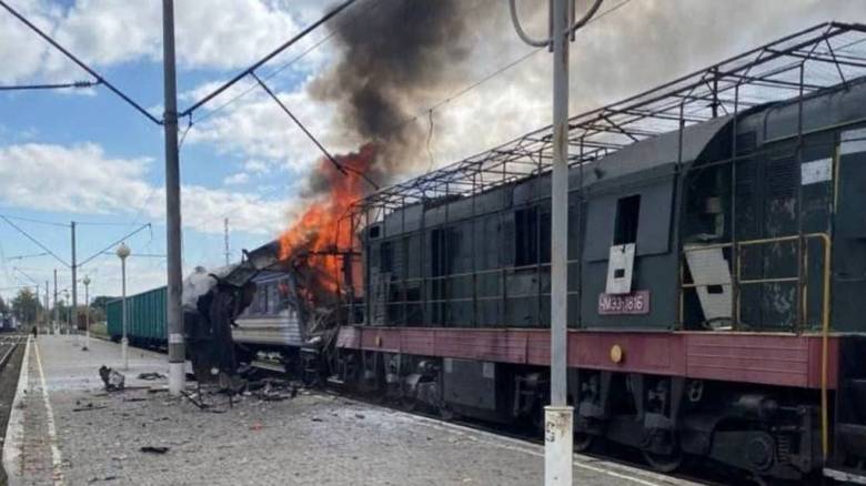 Ρωσική επίθεση με drones σε επιβατικό τρένο στην Ουκρανία - Τουλάχιστον 30 τραυματίες, δείτε βίντεο