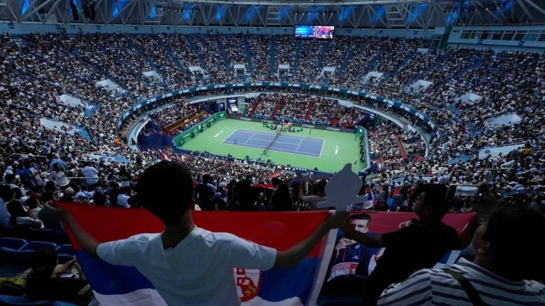 Κίνα: Μεθυσμένη θεατής διέκοψε με τις φωνές της διεθνές τουρνουά τένις - Την έβγαλαν «σηκωτή» (Vid)