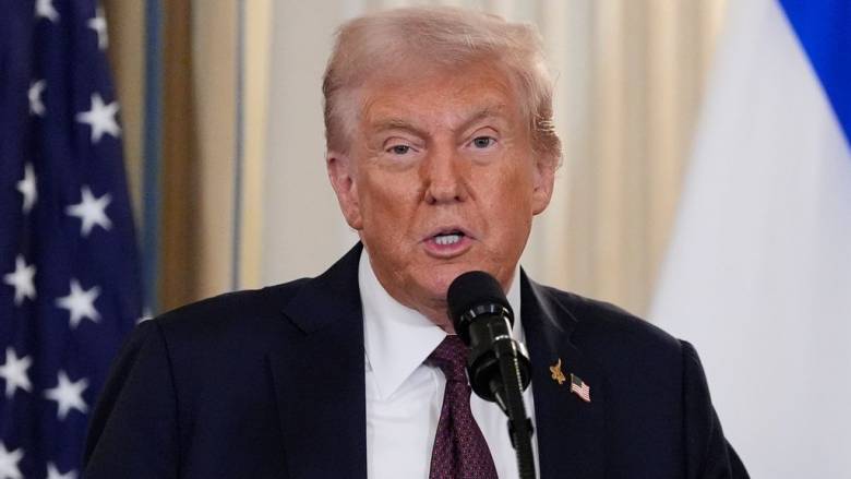 Ο Τραμπ εξετάζει το ενδεχόμενο να απονείμει χάρη στην συνεργό του Έπσταϊν, Γκιλέιν Μάξγουελ