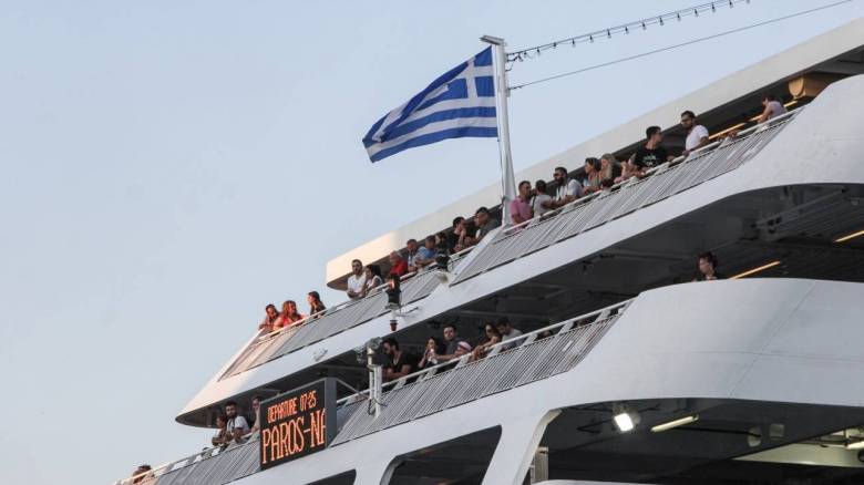 Ταλαιπωρία για εκατοντάδες επιβάτες στην Ίο λόγω βλάβης στον καταπέλτη πλοίου