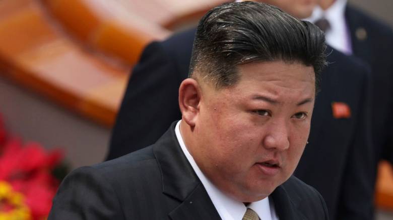 Βόρεια Κορέα: Ο Κιμ Γιονγκ Ουν δηλώνει ότι η χώρα του θα αναπτύξει πρόσθετα στρατιωτικά μέσα