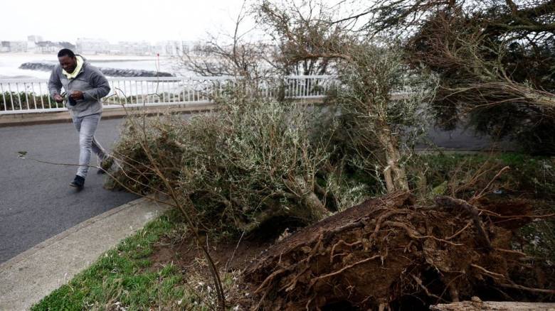 Γαλλία: Δύο νεκροί εξαιτίας της καταιγίδας Έιμι που πλήττει τη βορειοδυτική Γαλλία