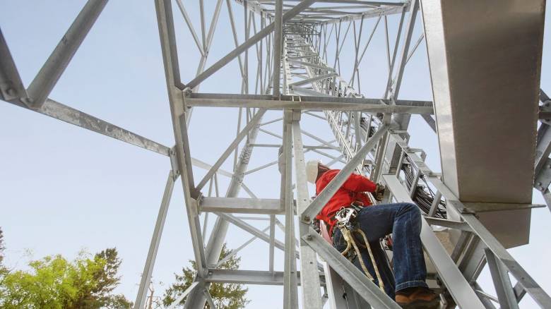 Vodafone: Χτίζοντας τα δίκτυα του μέλλοντος από τον βυθό της θάλασσας έως… τα αστέρια