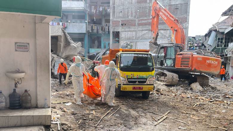 Τραγωδία στην Ινδονησία: Ανέβηκε στους 54 ο αριθμός των νεκρών από κατάρρευση σχολείου